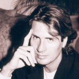 «Al menor que quemó el pelo a su profesora deberían darle una paliza que no dejase marcas»