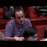 Fernández (CUP): "Son 0,20€ por velcro de identificación; le traigo 100€ y pongo a su disposición los sastres de la CUP"