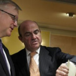 Bruselas desmonta las previsiones de crecimiento, déficit y paro de Rajoy