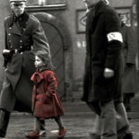 La niña de rojo de ‘La lista de Schindler’ se quedó traumatizada con la película