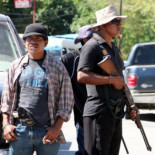 Un grupo de autodefensa toma un pueblo y detiene a sus policías a los que acusan de proteger a los narcotraficantes