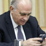 El ministro pide explicaciones a la Policía porque una monja se quitó el velo para renovar el DNI