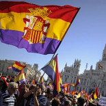 La marcha por la República reúne a muchas más personas que otros años