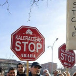 El PP se queda solo, esquiva la ILP e impone su ley sobre desahucios