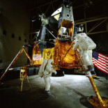 El extraño viaje del pene de Andy Warhol a la luna