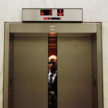 ¿Dónde nos colocamos cuando subimos al ascensor?