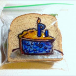 Un padre (David LaFerriere) dibuja cada dia las bolsas del bocadillo de sus hijos