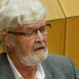 Beiras golpea el escaño de Feijóo en una bronca en la sesión del Parlamento gallego