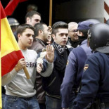 Imputan a un articulista por vincular a la Falange con crímenes contra la humanidad