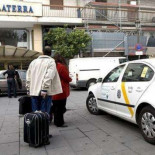 Multado un taxista de Sevilla con 700 euros por una tarifa "abusiva" al aeropuerto