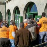 Afectados por las preferentes en Nigrán: La Policía la emprende "a porrazos" con los manifestantes