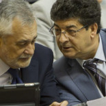 IU sigue marcando agenda al PSOE y la Junta hará una ley contra “el abuso bancario”