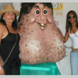 Mascota horrible en Brasil llamada "Sr. Balls" [ENG]