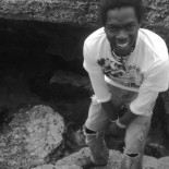 Recepcionista de ambulatorio a inmigrante: “Esto cuesta un dinerito, ¿sabes?”