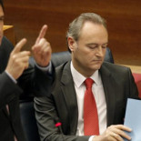 Fabra deja sin comer a 260 colegiales de un barrio pobre, pero se gasta millones en proyectos faraónicos y fútbol