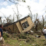 Alrededor de 30 muertos por un gigantesco tornado que sacudió la ciudad estadounidense de Oklahoma