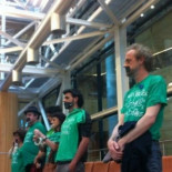 Los profesores interinos de Madrid, expulsados de la Asamblea por llevar camiseta verde