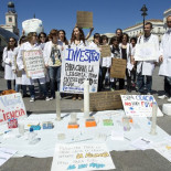 Jóvenes Investigadores monta en Sol un top-manta por la Ciencia