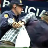 Detienen a una persona en la protesta de la PAH contra el 'banco malo' -
