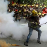 Los enfrentamientos entre Mossos y Bombers de la Generalitat, portada de 'The New York Times'