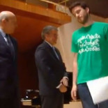 TVE censura el desplante de los estudiantes que se negaron a saludar a Wert