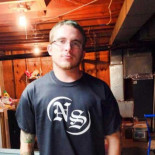 Ayuda a detener a violadores y enfrenta 10 años de cárcel por hackear la página que evidenciaba el crimen (ENG)