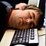 Un banquero transfirió 222 millones por error al dormirse sobre el teclado