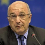 Almunia: "Si todo tuviera el tipo de IVA general, España recaudaría el doble"