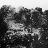 Así era el Monte Rushmore antes de que se esculpiera con las caras de 4 presidentes de los EE.UU