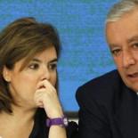 Sáenz de Santamaría dice que ha llegado la hora del "sacrificio" de los políticos