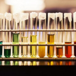 Un arcoíris en el test de orina: qué significa cada color