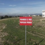 Imputan a un miembro de la Casa de Alba por vallar caminos públicos