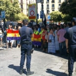 Lavapiés recibe a Letizia Ortiz al grito de “Borbones fuera” y “Monarquía corrupta”