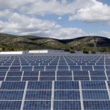 Las renovables arremeten contra el Gobierno por "ensañarse" con el sector