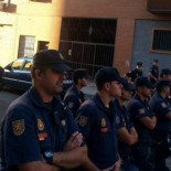 100 antidisturbios para el desalojo de una familia con dos niños de 7 y 10 años