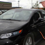Coches eléctricos que se recargan en la carretera en Corea del Sur
