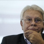 Las compañías eléctricas presionan al Gobierno para imponer la tasa de bronceado [ Humor ]