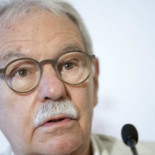 Eduardo Mendoza: "Si el ciudadano no quiere leer y ser un burro toda la vida es su derecho"