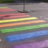 Pintan con los colores del arco iris un paso de cebra frente a la embajada de Rusia en Estocolmo [FR]