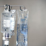 Los hospitales de Nueva York cobran hasta 500 € por cada bolsa de agua salina de 6 litros a sus pacientes [ENG]