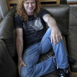 “¿Cuánto dinero más necesitan vuestros políticos corruptos?”