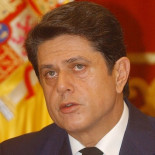 Parlamentario británico: "que el embajador español (Trillo) coja su sombrero y su burro de paja y se vaya!" [EN]