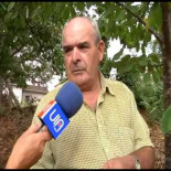 Vecinos de As Neves ven cómo una avioneta tira un aparato incendiario que cae en su finca