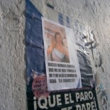 'Todas las noches salgo a retirar los carteles que pone mi acosador'