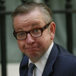 Michael Gove: "¿Qué los pobres tienen que recurrir a bancos de alimentos? La culpa la tienen ellos." (Eng)