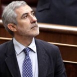 Llamazares carga contra el 'registrador Rajoy': ¿Por qué oculta su expediente? ¿Ha cobrado doble?