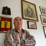 El "Cara al Sol", sintonía del móvil del alcalde popular de Beade