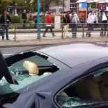 Un BMW M6, destrozado a golpes por su propietario en Frankfurt como protesta