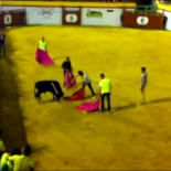 "Entra quien yo quiero sí señora. Y si no os parece bien media vuelta y carretera"