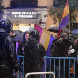 Miles de personas apoyan el 'Jaque al rey' en rechazo a la monarquía